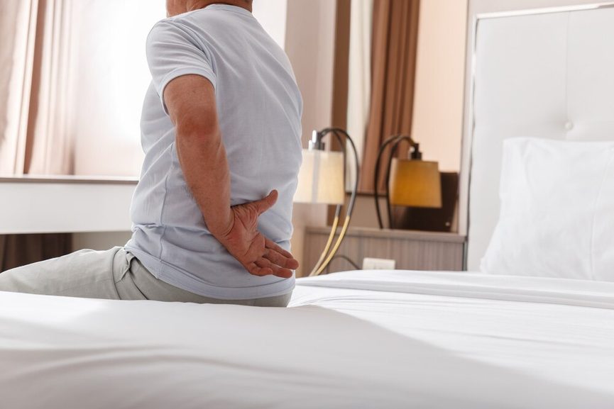 Illustration d'une bonne position de sommeil avec soutien du dos sur un matelas adapté
