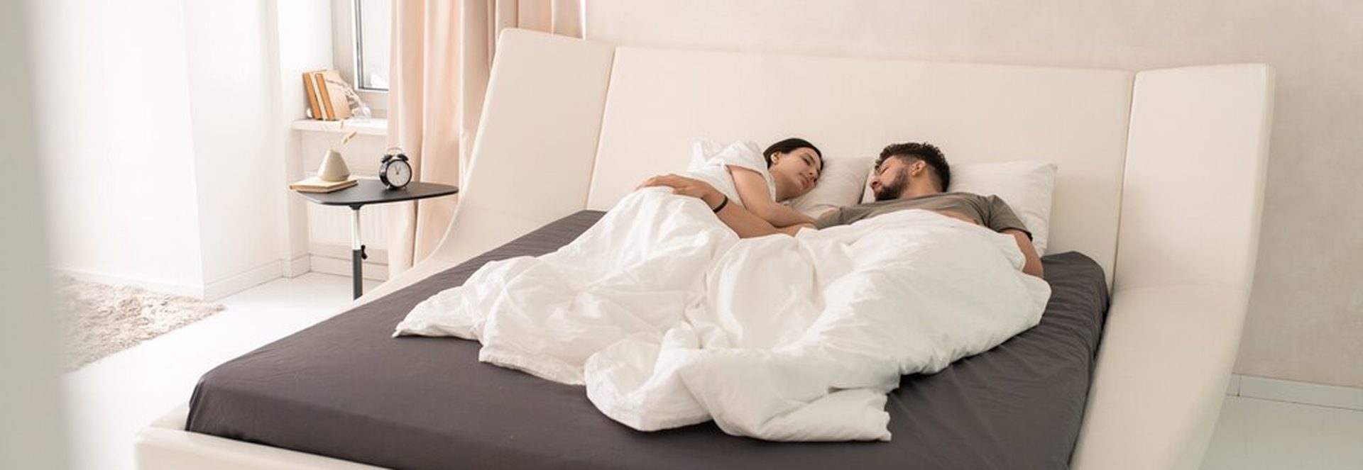 Matelas trop chaud la nuit : les erreurs à éviter et les matières qui respirent vraiment