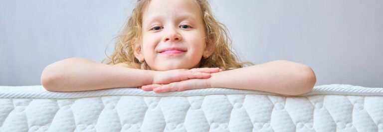 Matelas enfant adapté à l'âge avec fermeté appropriée pour la croissance